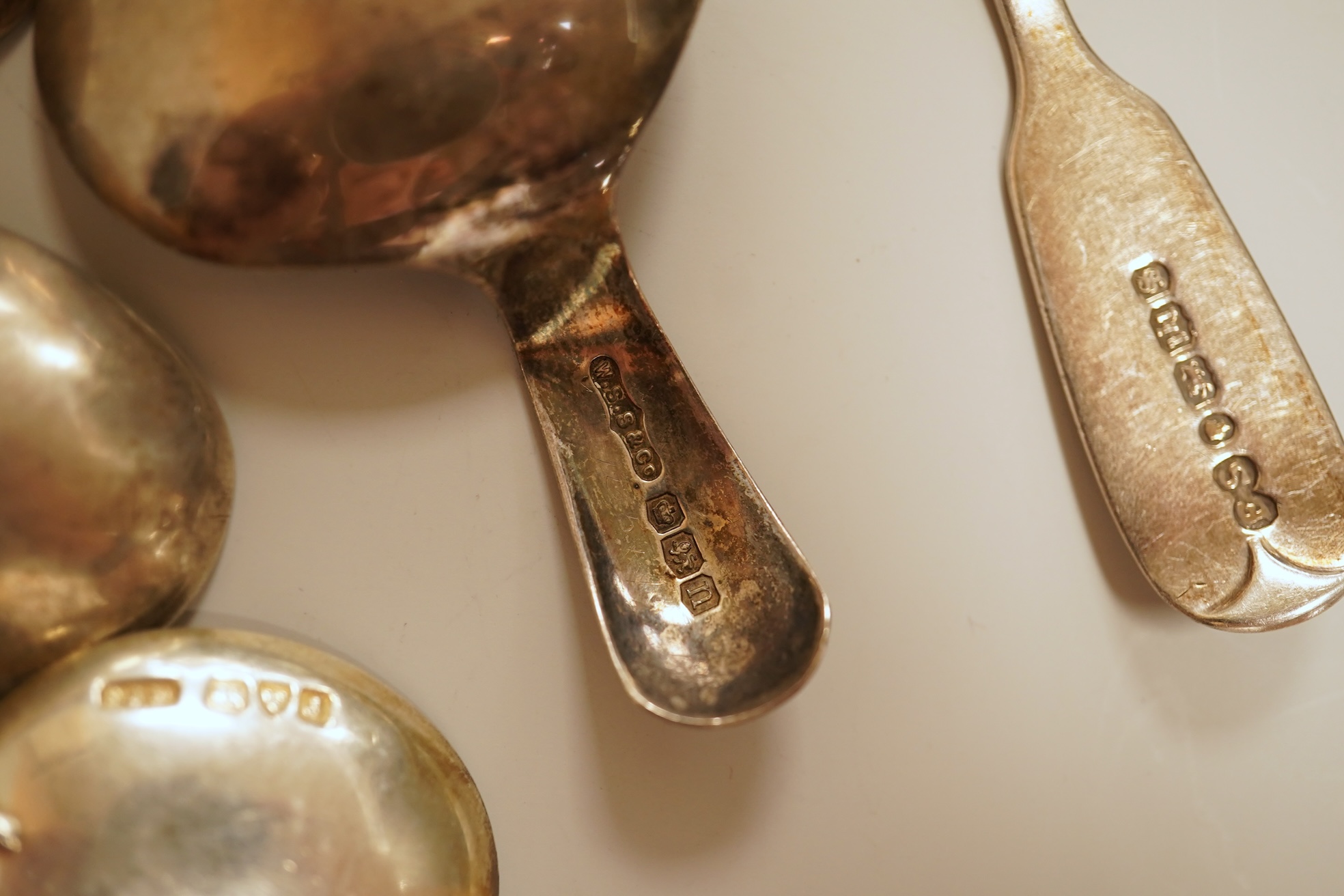 A small quantity of 18th century and later assorted silver teaspoons, various patterns, dates and makers, together with a George V silver pastry fork and two George V silver caddy spoons, 10.7oz.
